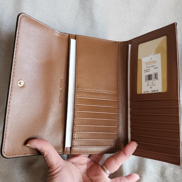 MICHAEL KORS Jet Set Travel Large Trifold Wallet - Picture 4 of 7